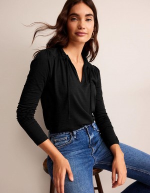 Boden Ruffle V Neck Oberteile Damen Schwarz | IEHAQ-5926